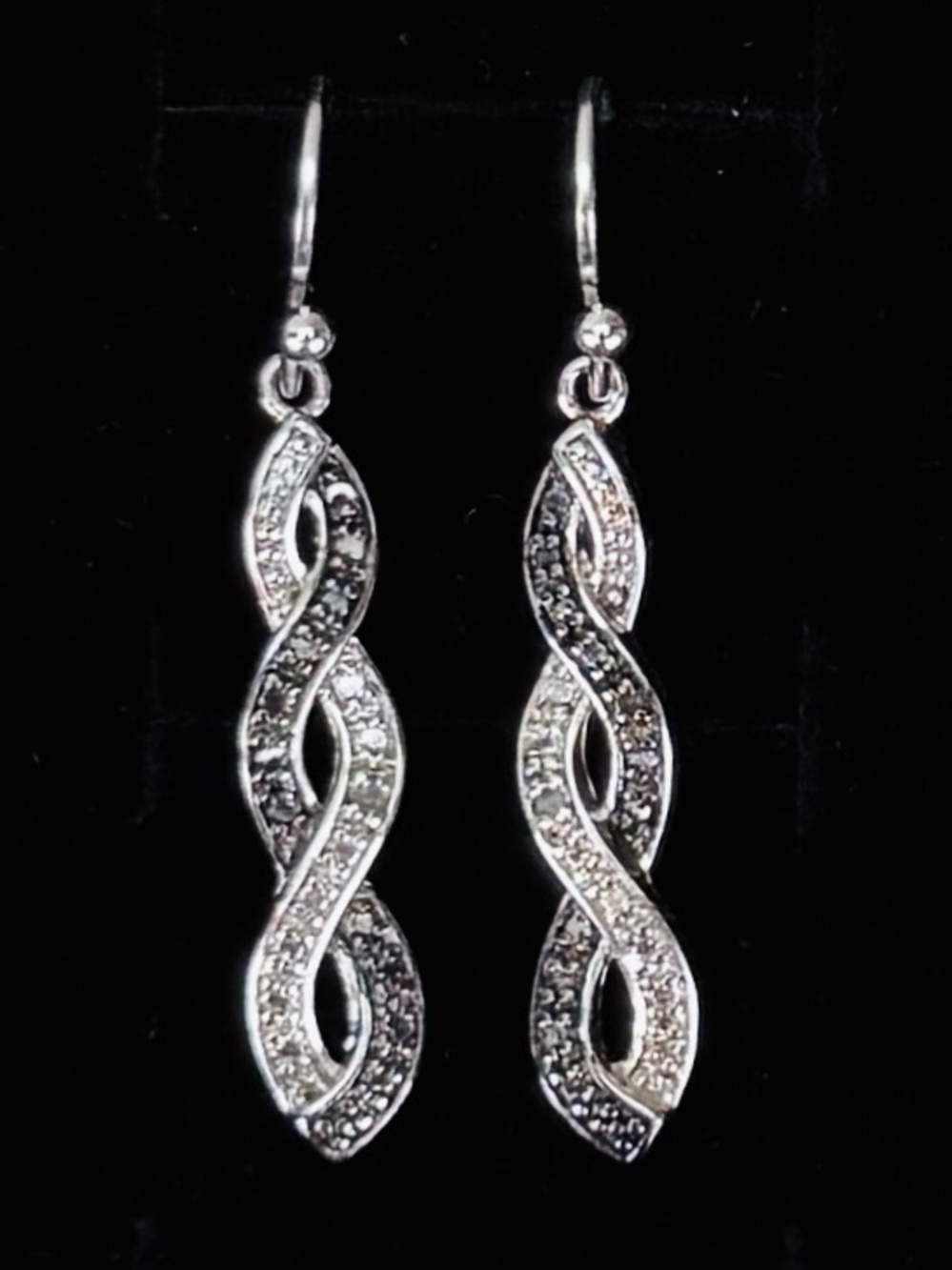 Pretty Silvertone clear and black bling pierced earrings
